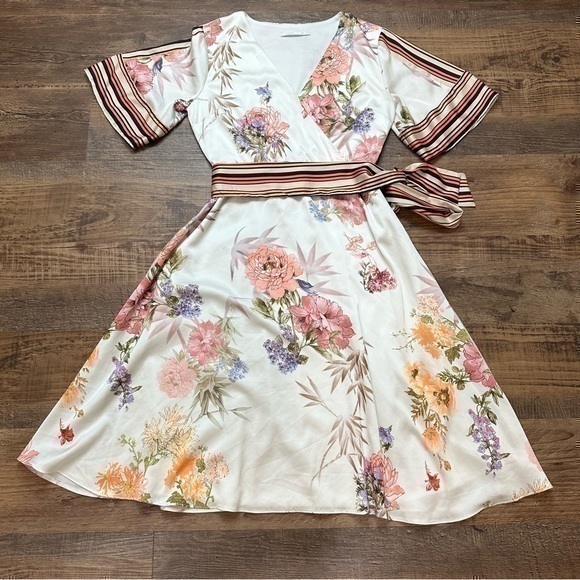 Two’e Womens floral belted dress size 42 or large or 10 - Picture 1 of 8